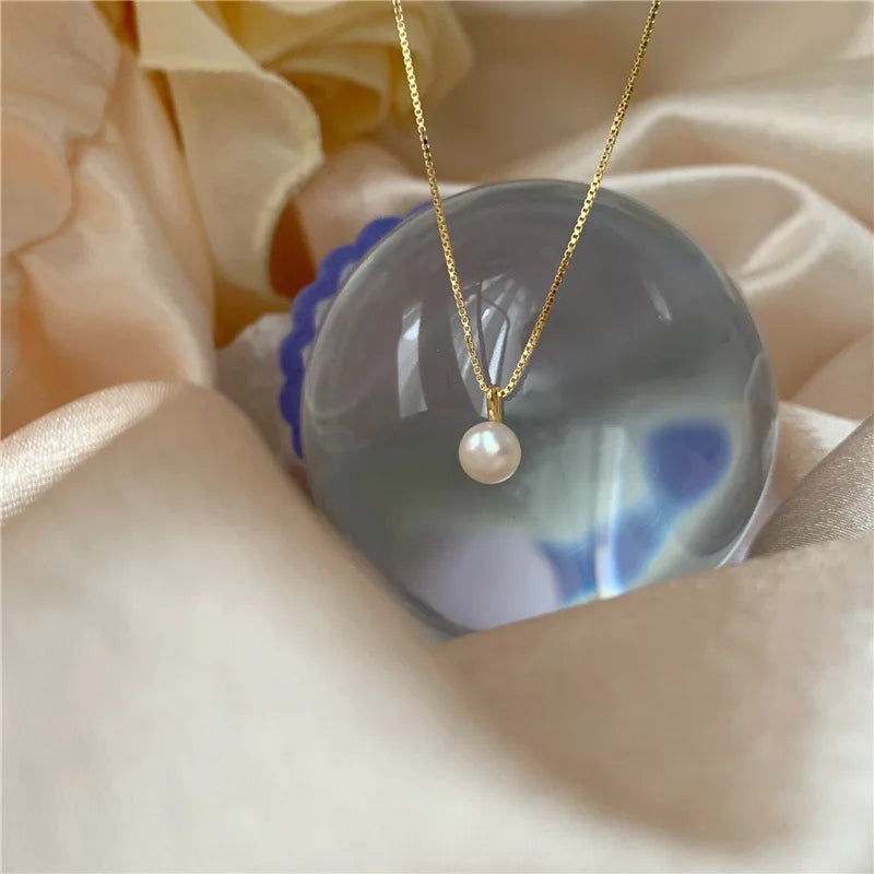 Minimalist Gold Pearl Pendant Necklace