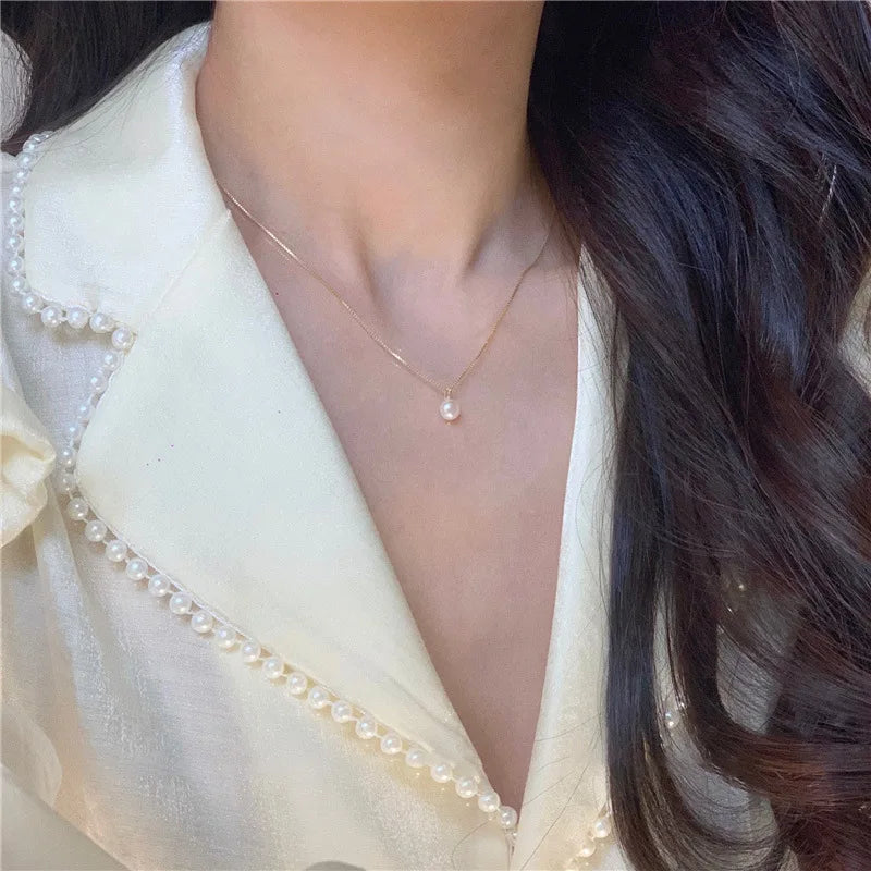 Minimalist Gold Pearl Pendant Necklace