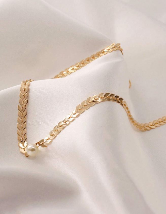 Gold Leaf Pearl Choker Necklace