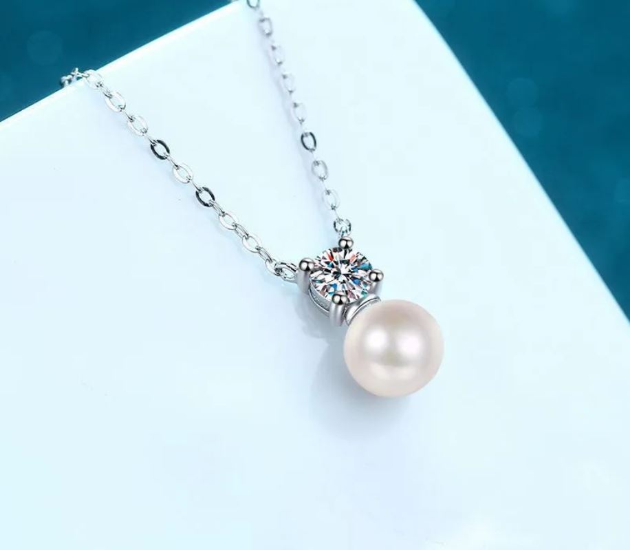 Elegant Pearl and Crystal Pendant Necklace