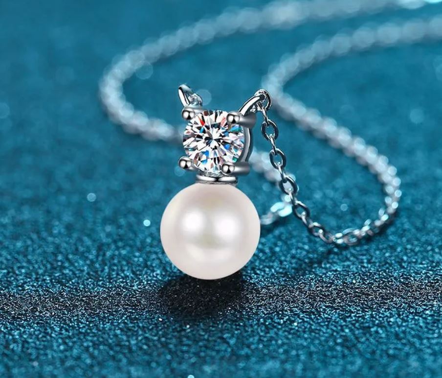 Elegant Pearl and Crystal Pendant Necklace